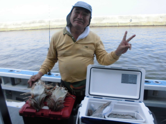 (*^^)v初めてのイカ釣り！横江さん！